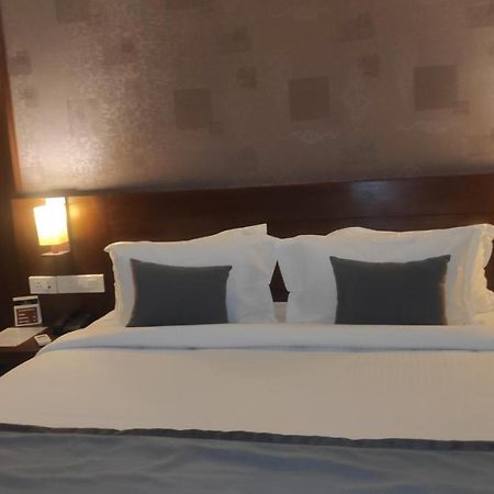 Emperor-Hotel Rachana Continental Pvt Ltd Kizhake Chalakudi Ngoại thất bức ảnh
