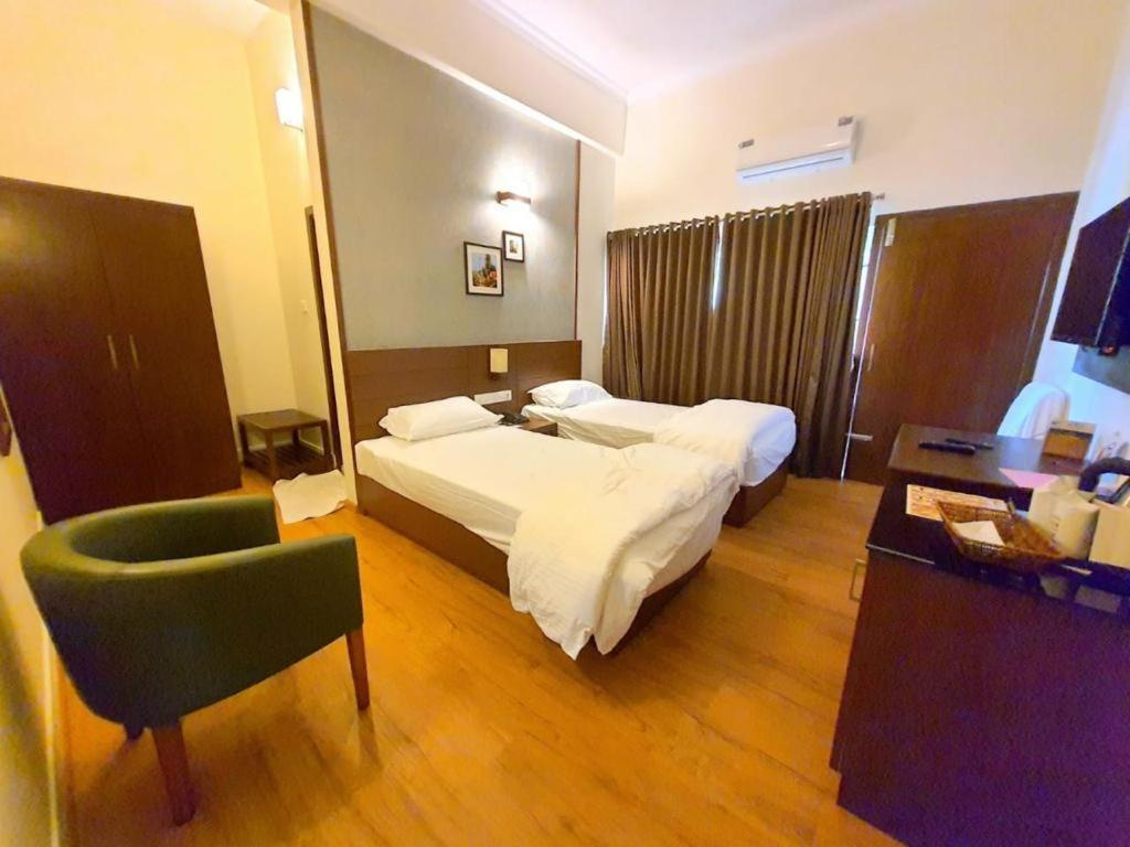 Emperor-Hotel Rachana Continental Pvt Ltd Kizhake Chalakudi Ngoại thất bức ảnh