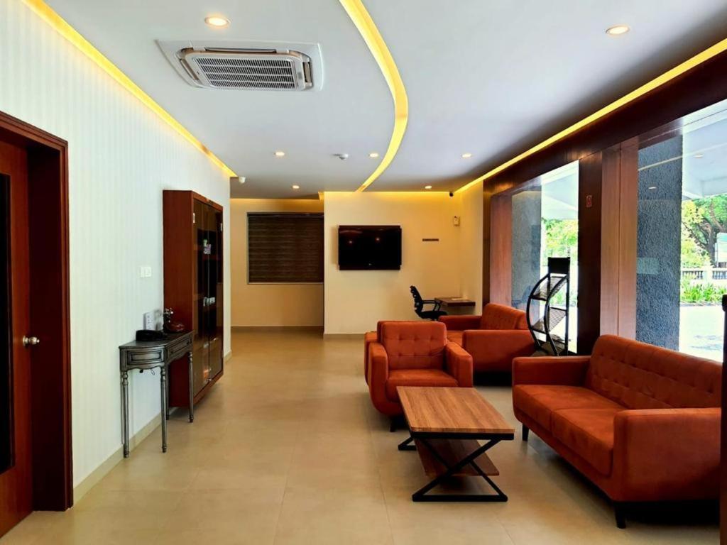 Emperor-Hotel Rachana Continental Pvt Ltd Kizhake Chalakudi Ngoại thất bức ảnh