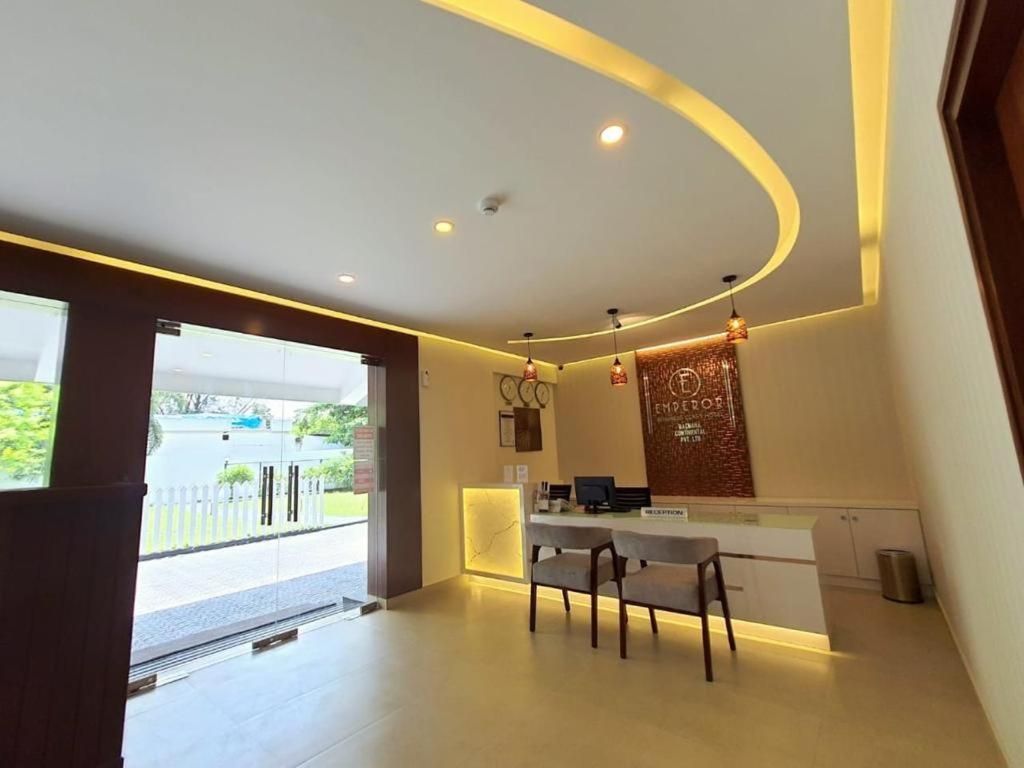 Emperor-Hotel Rachana Continental Pvt Ltd Kizhake Chalakudi Ngoại thất bức ảnh