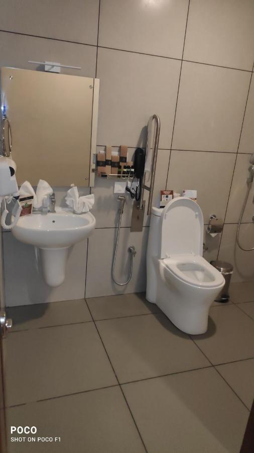 Emperor-Hotel Rachana Continental Pvt Ltd Kizhake Chalakudi Ngoại thất bức ảnh