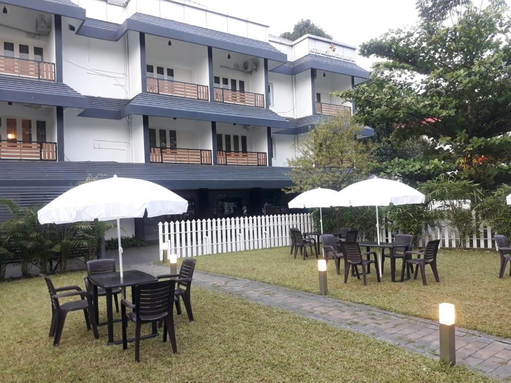 Emperor-Hotel Rachana Continental Pvt Ltd Kizhake Chalakudi Ngoại thất bức ảnh