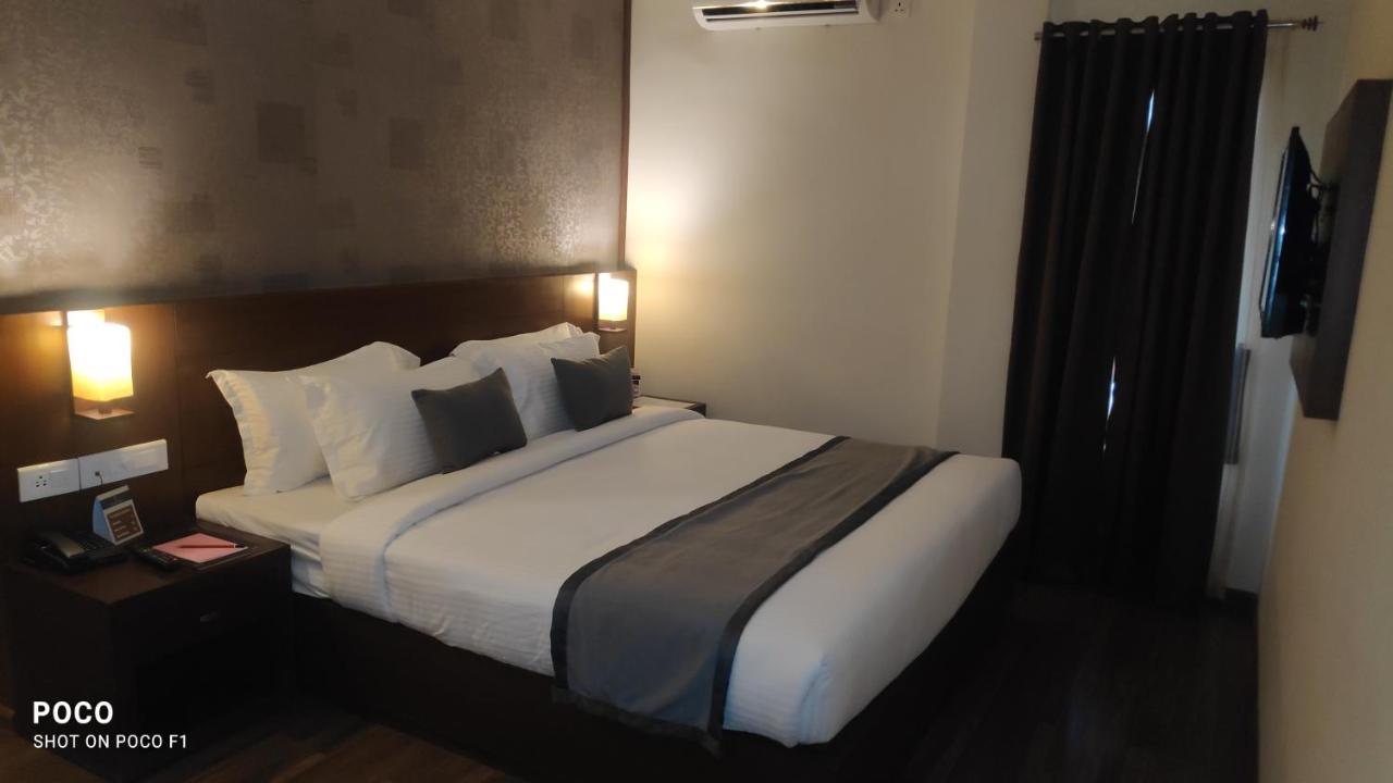 Emperor-Hotel Rachana Continental Pvt Ltd Kizhake Chalakudi Ngoại thất bức ảnh
