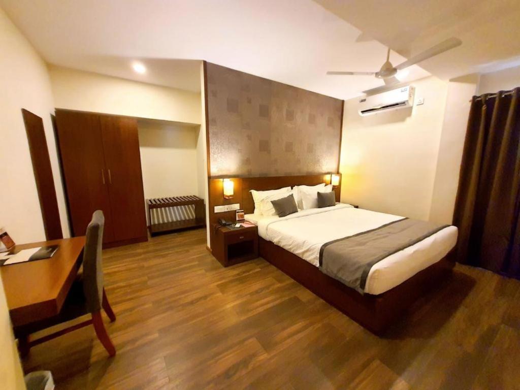 Emperor-Hotel Rachana Continental Pvt Ltd Kizhake Chalakudi Ngoại thất bức ảnh