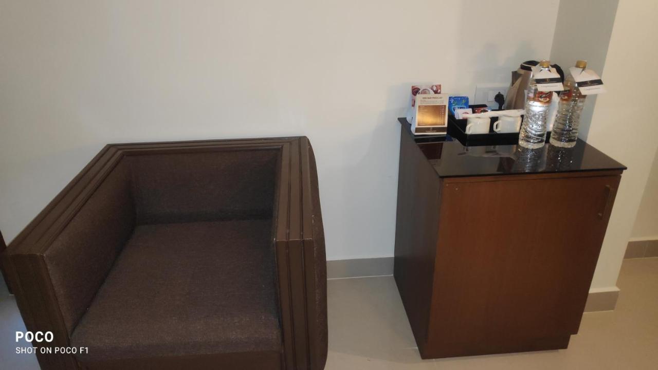 Emperor-Hotel Rachana Continental Pvt Ltd Kizhake Chalakudi Ngoại thất bức ảnh