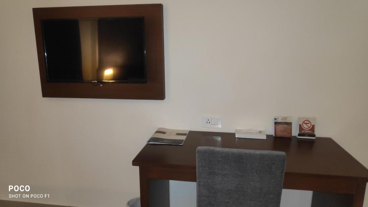 Emperor-Hotel Rachana Continental Pvt Ltd Kizhake Chalakudi Ngoại thất bức ảnh