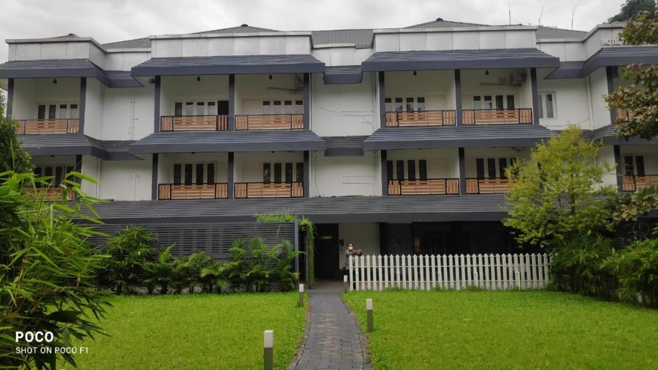 Emperor-Hotel Rachana Continental Pvt Ltd Kizhake Chalakudi Ngoại thất bức ảnh