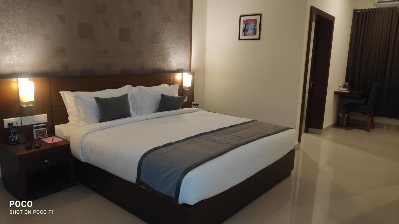 Emperor-Hotel Rachana Continental Pvt Ltd Kizhake Chalakudi Ngoại thất bức ảnh